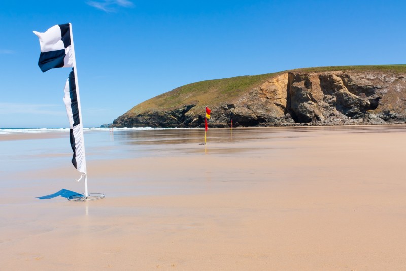 Dog friendly beaches in Cornwall - Mawgan Porth