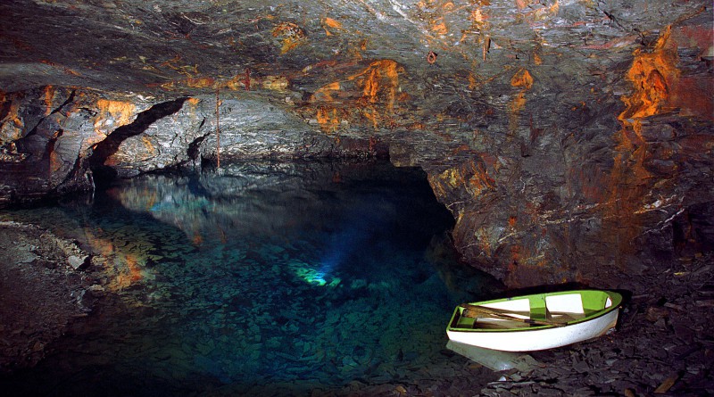 Things to do in Cornwall - Carnglaze Caverns