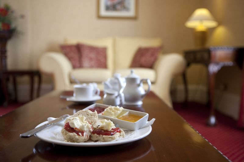 master suite cream tea landscape 4